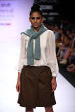 Model walk the ramp for Shift,Payal Khandwala,Roma Narsinghani show at Lakme Fashion Week Day 2 on 4th Aug 2012 (121).JPG
